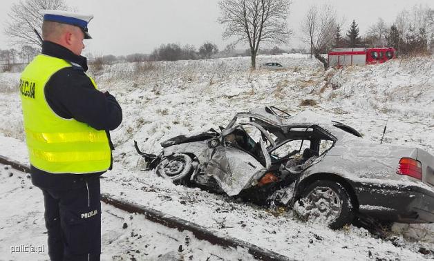 Dwie osoby zginęły na niestrzeżonym przejeździe kolejowym! 